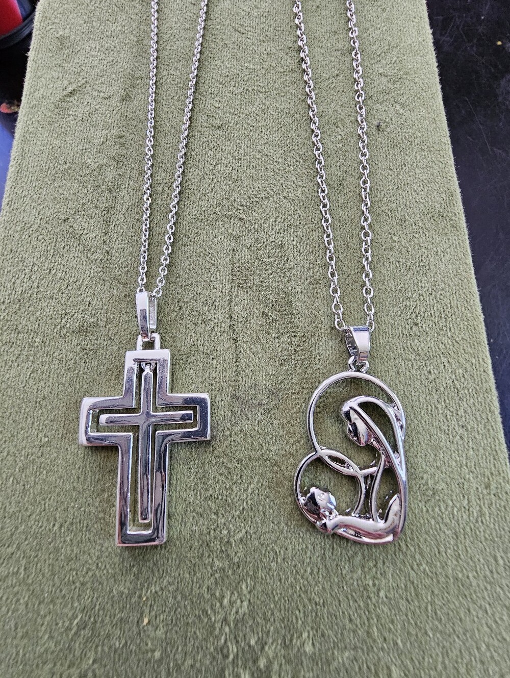 2 Vintage Necklaces